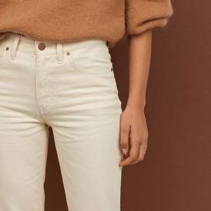 Deu match: as melhores tendências para usar com jeans branco