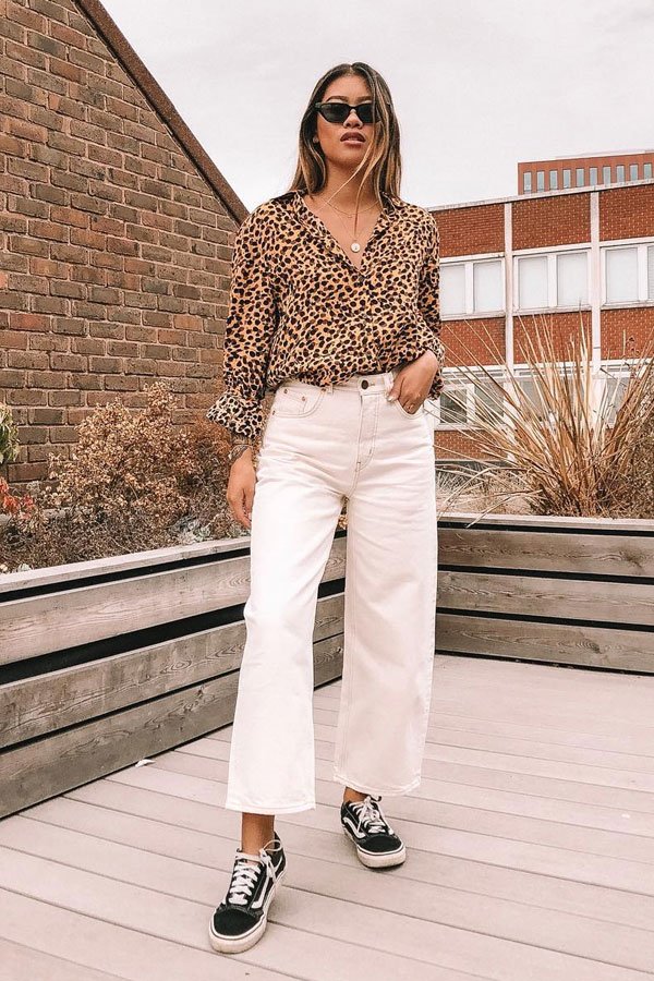 Yanin Namasonthi - camisa animal print e jeans branco - jeans branco - meia-estação - street style