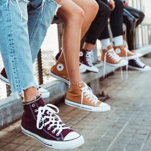 Looks com All Star Cano Alto: 8 opções pra você apostar