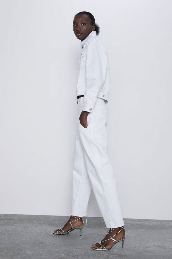 reprodução pinterest - calça branca e blusa branca - sandália aberta - verão - street style