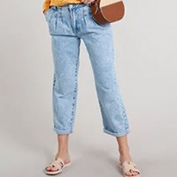calça jeans feminina mom com pregas azul médio