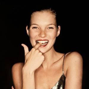 7 tendências que Kate Moss usou nos anos 90