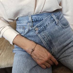 6 truques de styling com jeans que vão duplicar o seu guarda roupa