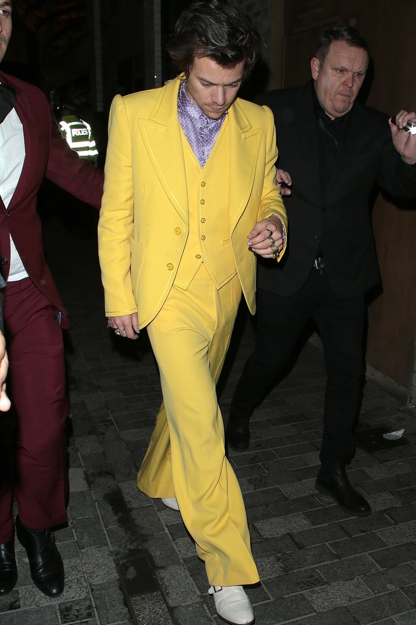 Harry Styles - Marc Jacobs - Terno - Outono - Street Style - https://stealthelook.com.br