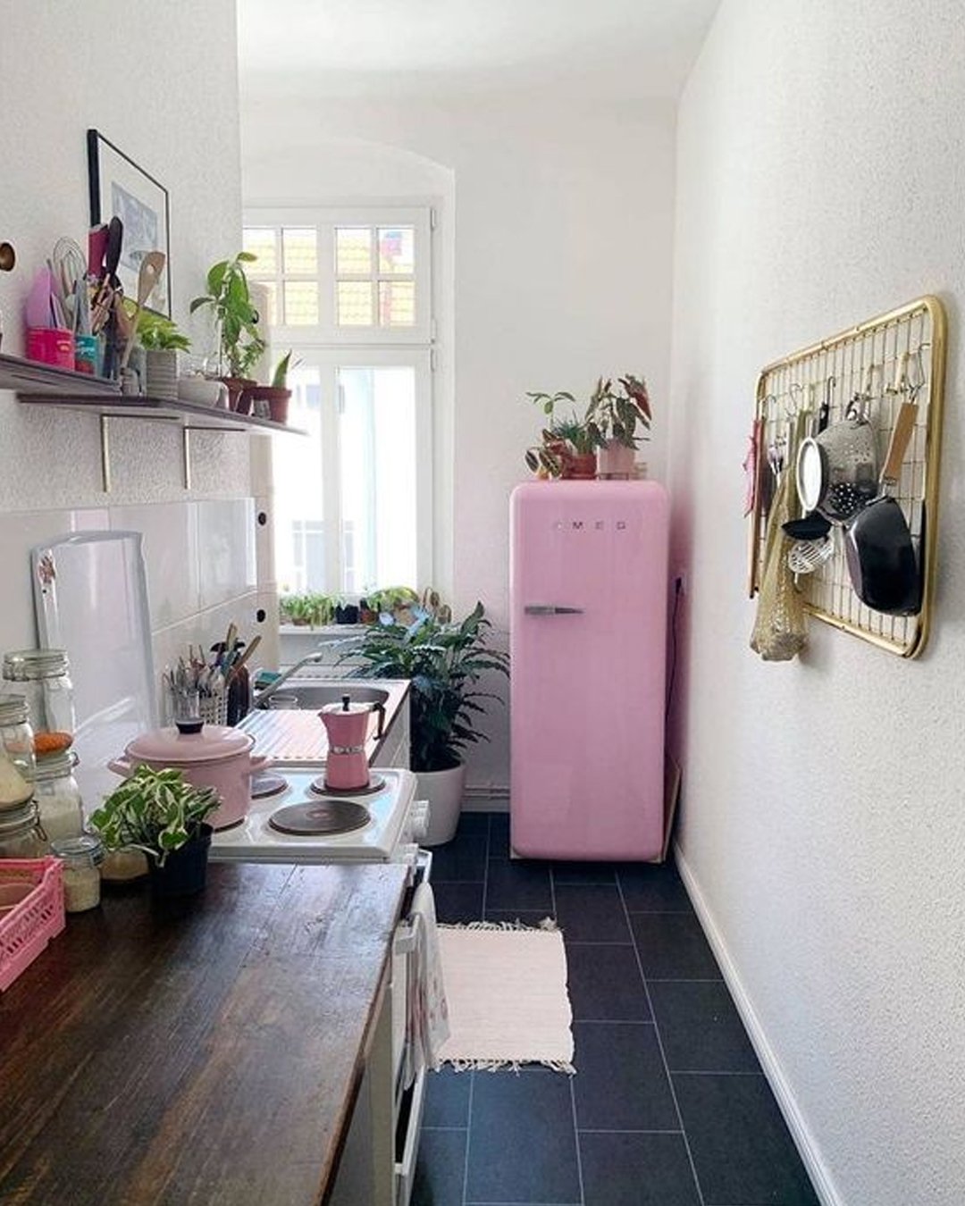 Cozinha sem armário: Como Organizar + 70 Inspirações  Estante na cozinha,  Decoração de casa, Idéias de decoração de cozinha
