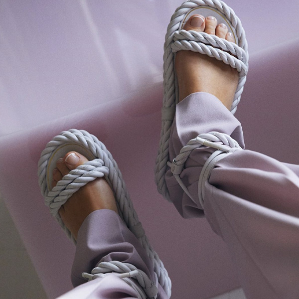 Deu corda: o modelo de sandália do verão que todas as fashionistas vão querer usar