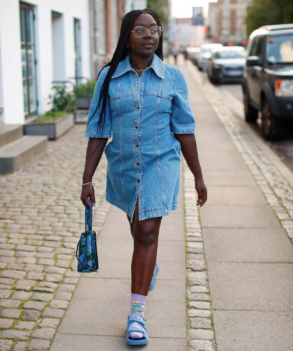 Lois Opoku - modelo de vestido - vestido jeans - verão - street style - https://stealthelook.com.br