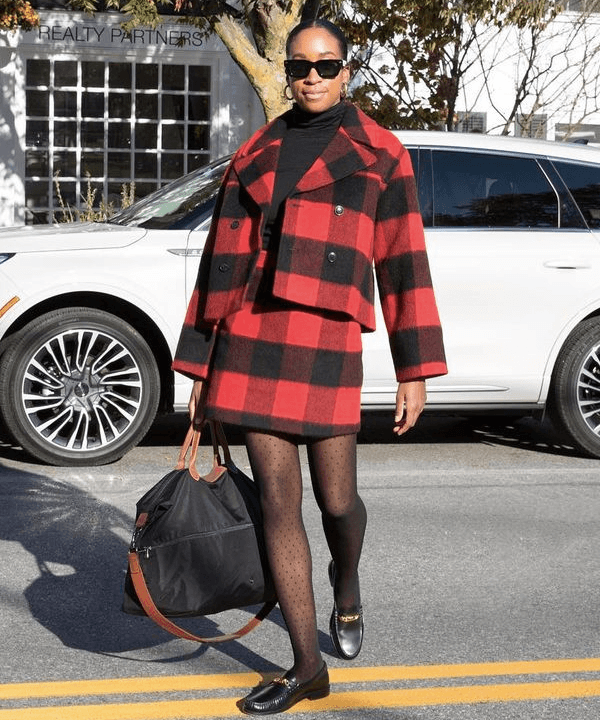 Chrissy Rutherford - comprimento mini - tendência 2021 - outono - street style - https://stealthelook.com.br