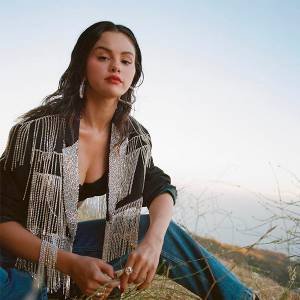 As fórmulas fashion infalíveis dos looks da Selena Gomez
