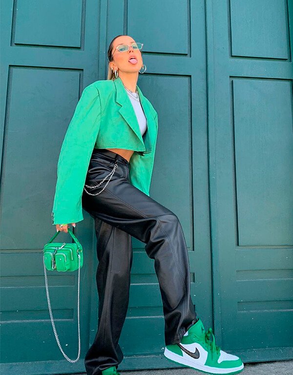 It girls - calça de couro - calça de couro - Outono - Street Style - https://stealthelook.com.br