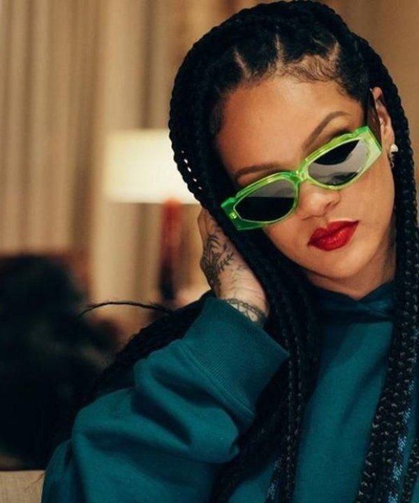 Rihanna - 2021 - óculos de sol - Inverno - dia do amigo - https://stealthelook.com.br