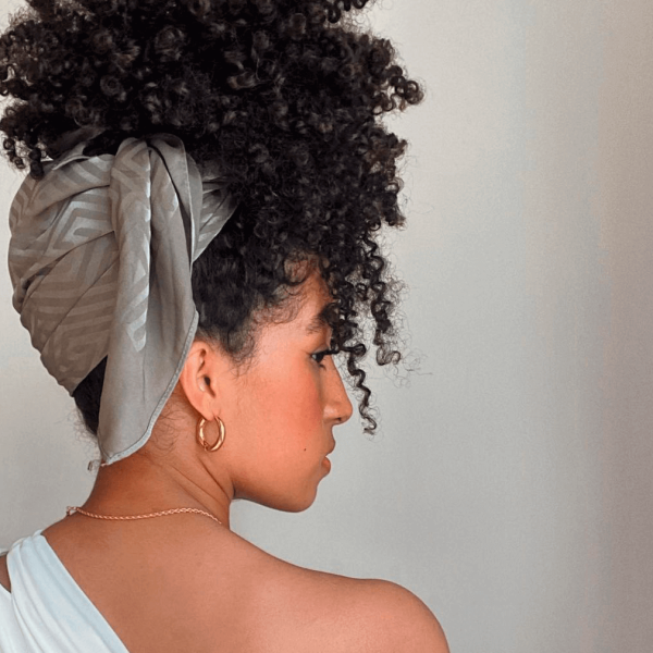 8 penteados com bandana e lenço