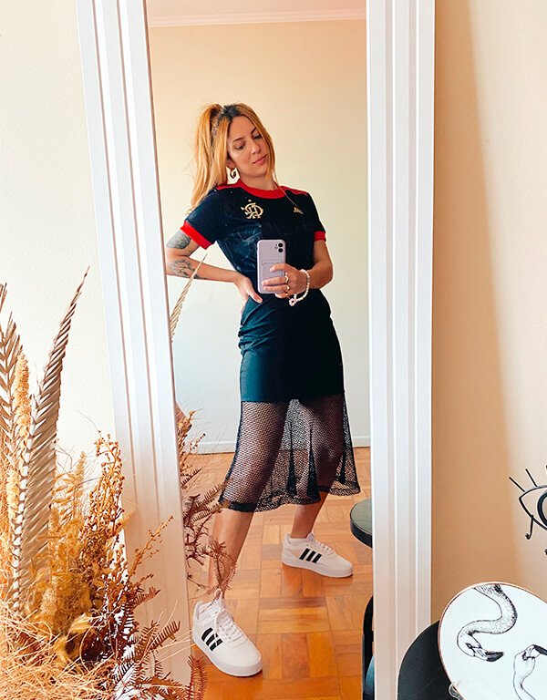 It girls - nova camisa do Flamengo - nova camisa do Flamengo - Inverno - Street Style - https://stealthelook.com.br