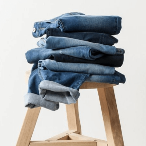 Como tingir calças jeans em casa