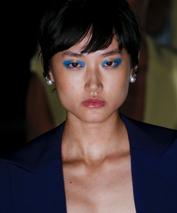 Prabal Gurung - 2021 - tendências de maquiagem - olhos coloridos - make - https://stealthelook.com.br