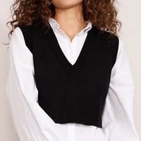 colete de tricô feminino cropped decote v preto