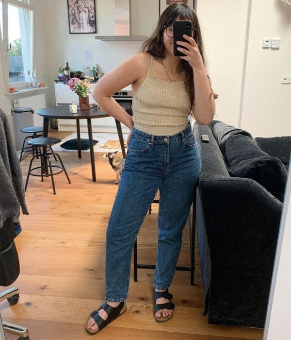 Como usar jeans mom fit?