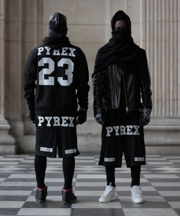 Coleção Pyrex - looks all black - Off White - Inverno  - dois homens em pé - https://stealthelook.com.br