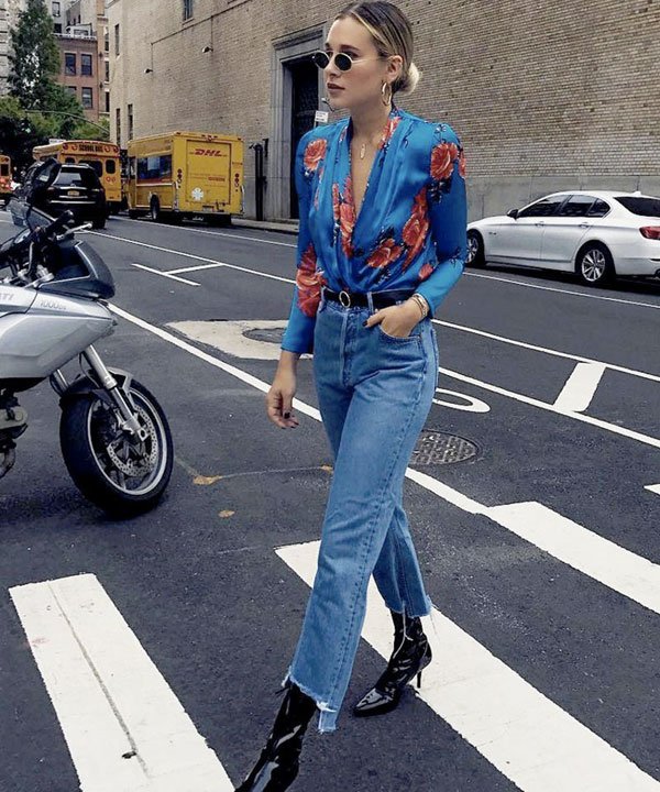 It girls - look jeans, camisa estampada, fashionista - Pinterest - Primavera - Street Style - https://stealthelook.com.br