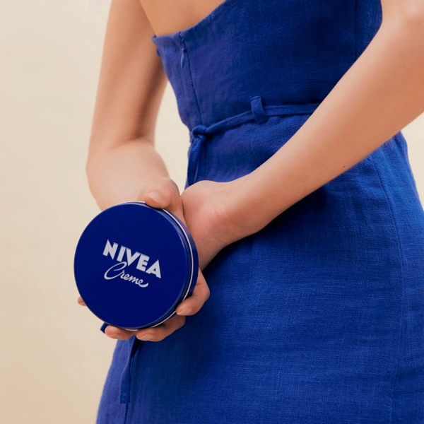 Como usar o hidratante em lata da NIVEA