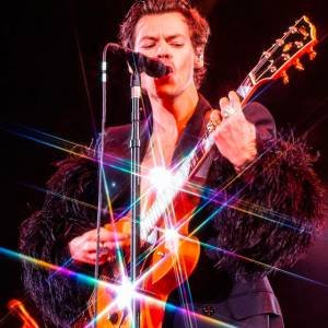 Os looks do Harry Styles na Love on Tour