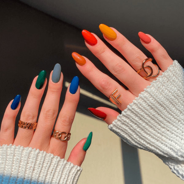 As cores de esmalte tendência do verão