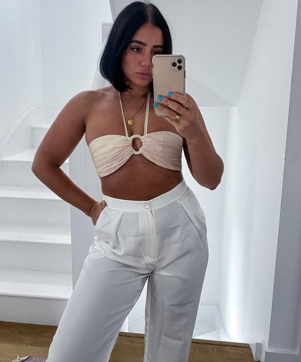 Grace Surguy - cropped off white calça alfaiataria - looks para usar no ano novo - Verão 2022 - foto no espelho - https://stealthelook.com.br