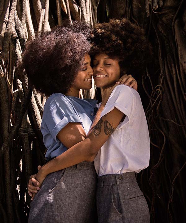 Joicy Eleiny e Mariana Tayná - amor-preto-casais-negros-lgbtqia-lesbicas - amor preto - verão - brasil - https://stealthelook.com.br