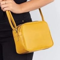 Bolsa quadrada pequena de couro liso Diana - Amarelo