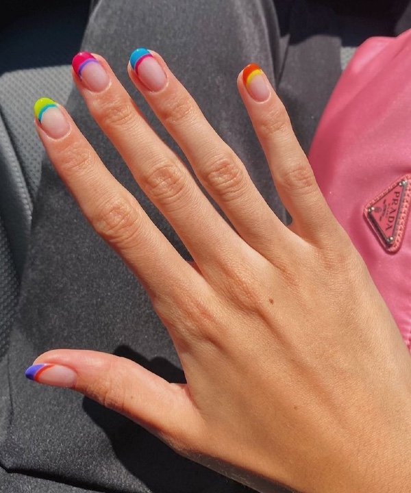 Unhas arco iris - nail art coloridas - unhas arredondadas  - unhas redondas  - esmaltes coloridos  - https://stealthelook.com.br