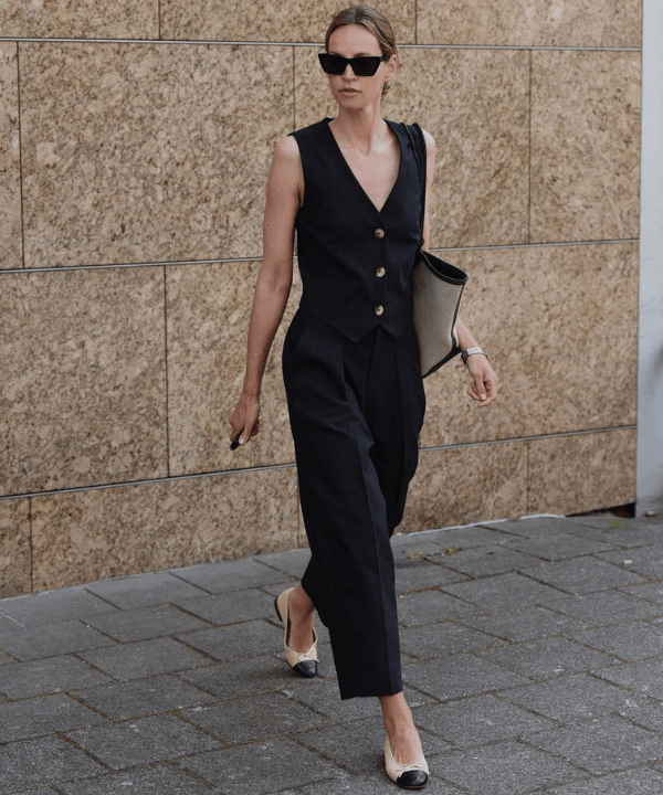 Anouk Yve - calça de alfaiataria e colete preto - looks formais - Verão - andando na rua - https://stealthelook.com.br