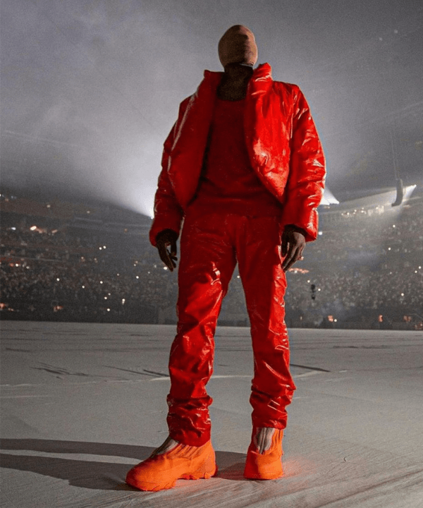 Yeezy X GAP - Kanye West veste roupas Yeezy X GAP - colaborações de moda - Verão 2022 - em show - https://stealthelook.com.br