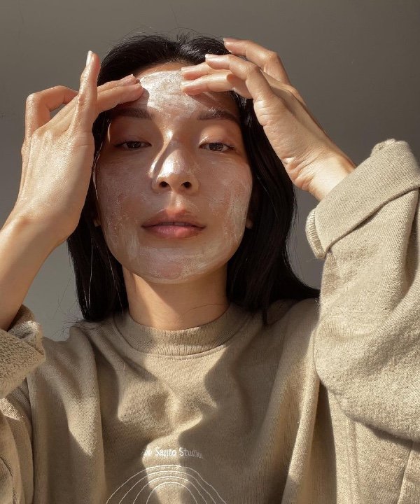 Stephanie Liu Hjelmeseth - cuidados faciais  - tendências de beleza - maiores tendências de 2021 - skincare - https://stealthelook.com.br
