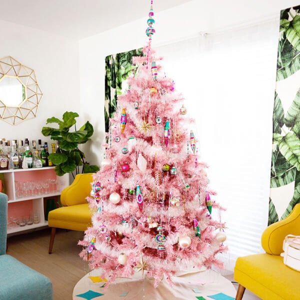 Árvore de Natal colorida: 7 inspirações para testar em casa