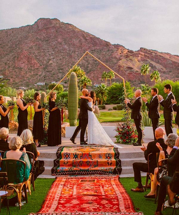 Casamento ao ar livre: Inspirações para decorar o altar da cerimônia, Blog  do Casamento