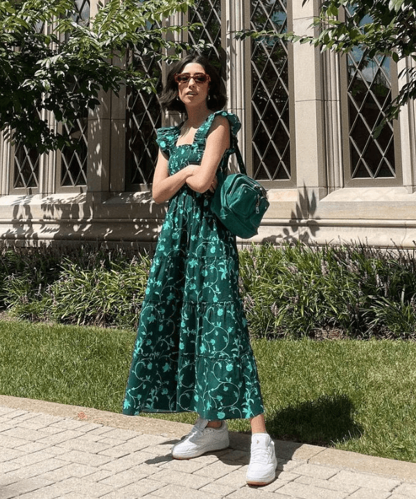 @aprillockhart - vestido de lastex verde - vestidos para o Natal - Verão - em pé na rua - https://stealthelook.com.br