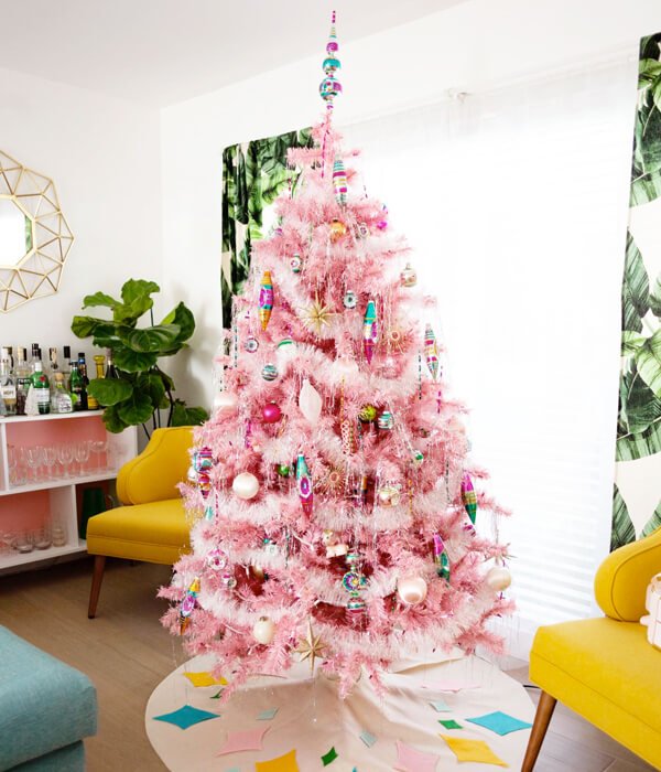 Árvore de Natal colorida: 7 inspirações para testar em casa » STEAL THE LOOK