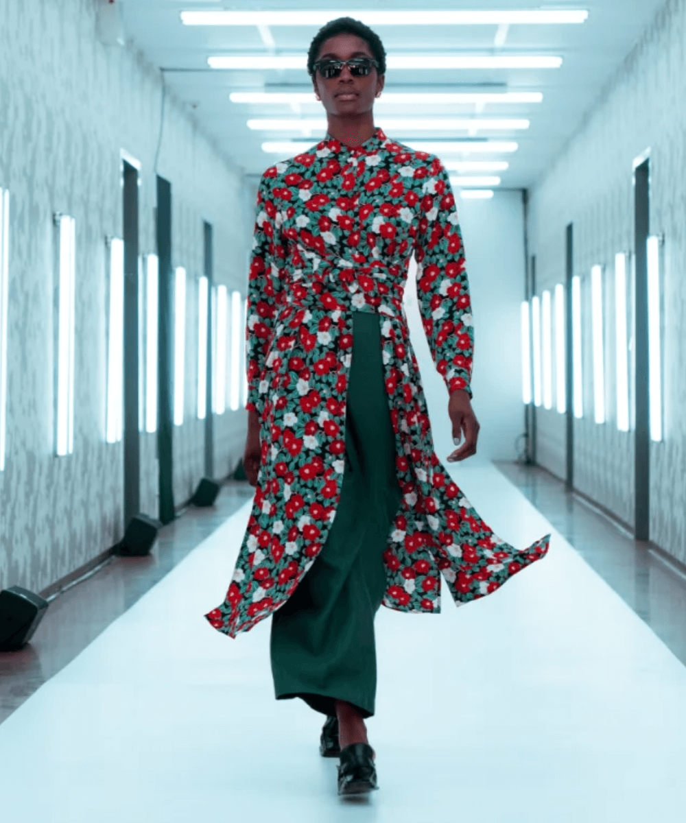 Susumu Ai & Friends - calça verde e casaco florido - semana de moda de Frankfurt - Outono - Frankfurt - https://stealthelook.com.br