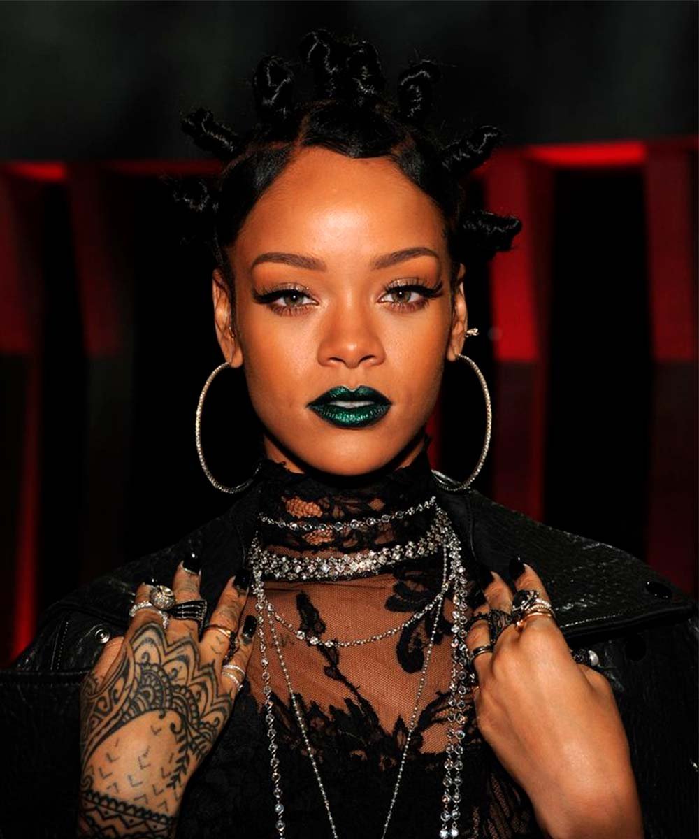 Rihanna - bantu knots-cabelo-crespo-cacheado-atriz-penteados - bantu knots - verão - brasil - https://stealthelook.com.br