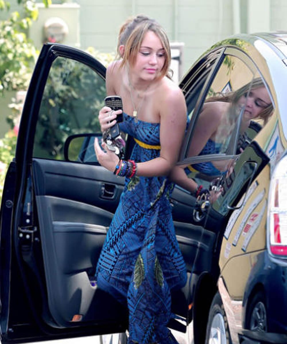 Miley Cyrus - BlackBerry - fim do BlackBerry - famosas - celular - https://stealthelook.com.br