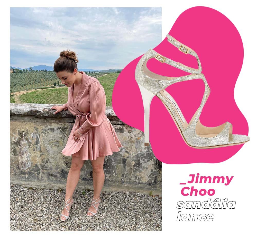 Rachele Giaimo Casini|Jimmy Choo - vestido acetinado rosa com sapato de luxo sandália lance jimmy choo - sapatos de luxo - Verão 2022 - no campo - https://stealthelook.com.br