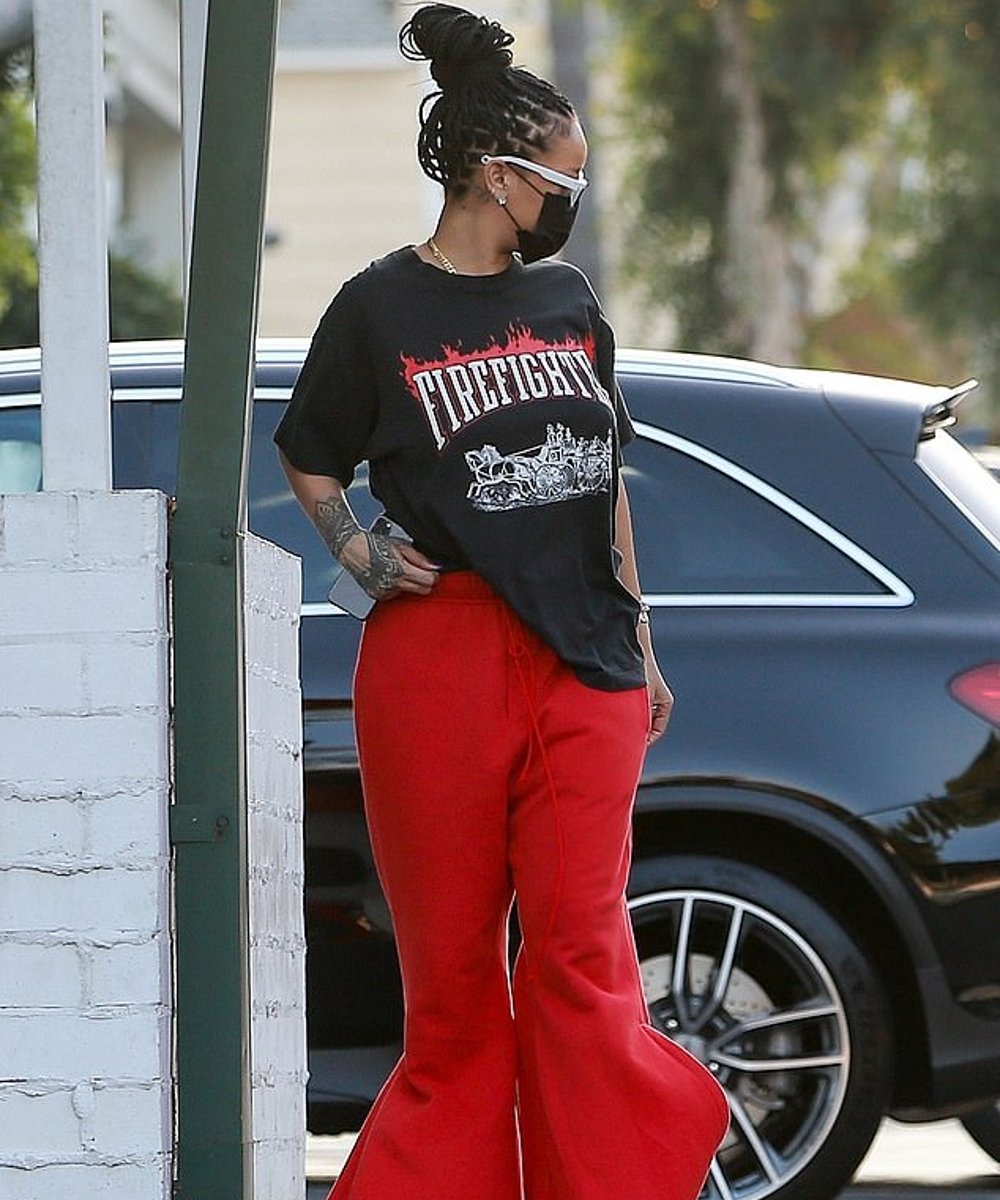 Rihanna - roupas amplas - Rihanna está grávida - A$AP Rocky - grávida - https://stealthelook.com.br