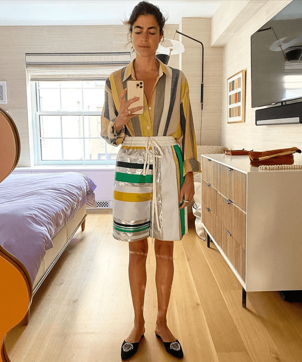 Leandra Cohen - shorts e camisa listrada - misturar estampas - verão - foto na frente do espelho - https://stealthelook.com.br