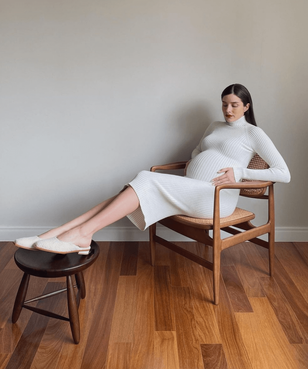 Andrea Florence - vestido de tricô - estilo durante a gravidez - Verão 2022 - em casa - https://stealthelook.com.br