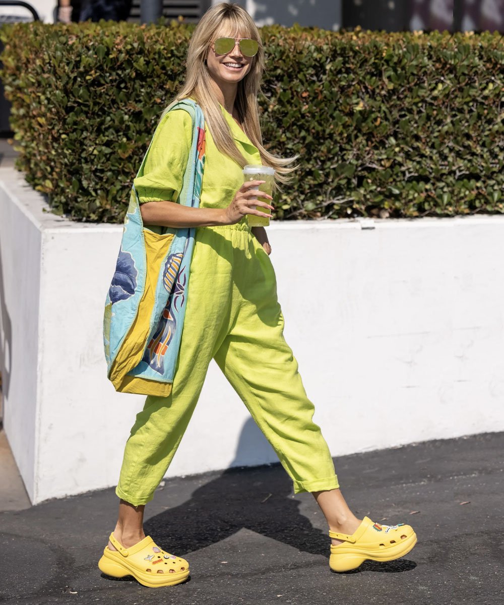 Heidi Klum - looks com crocs - celebridades usando crocs - verão - street style - https://stealthelook.com.br