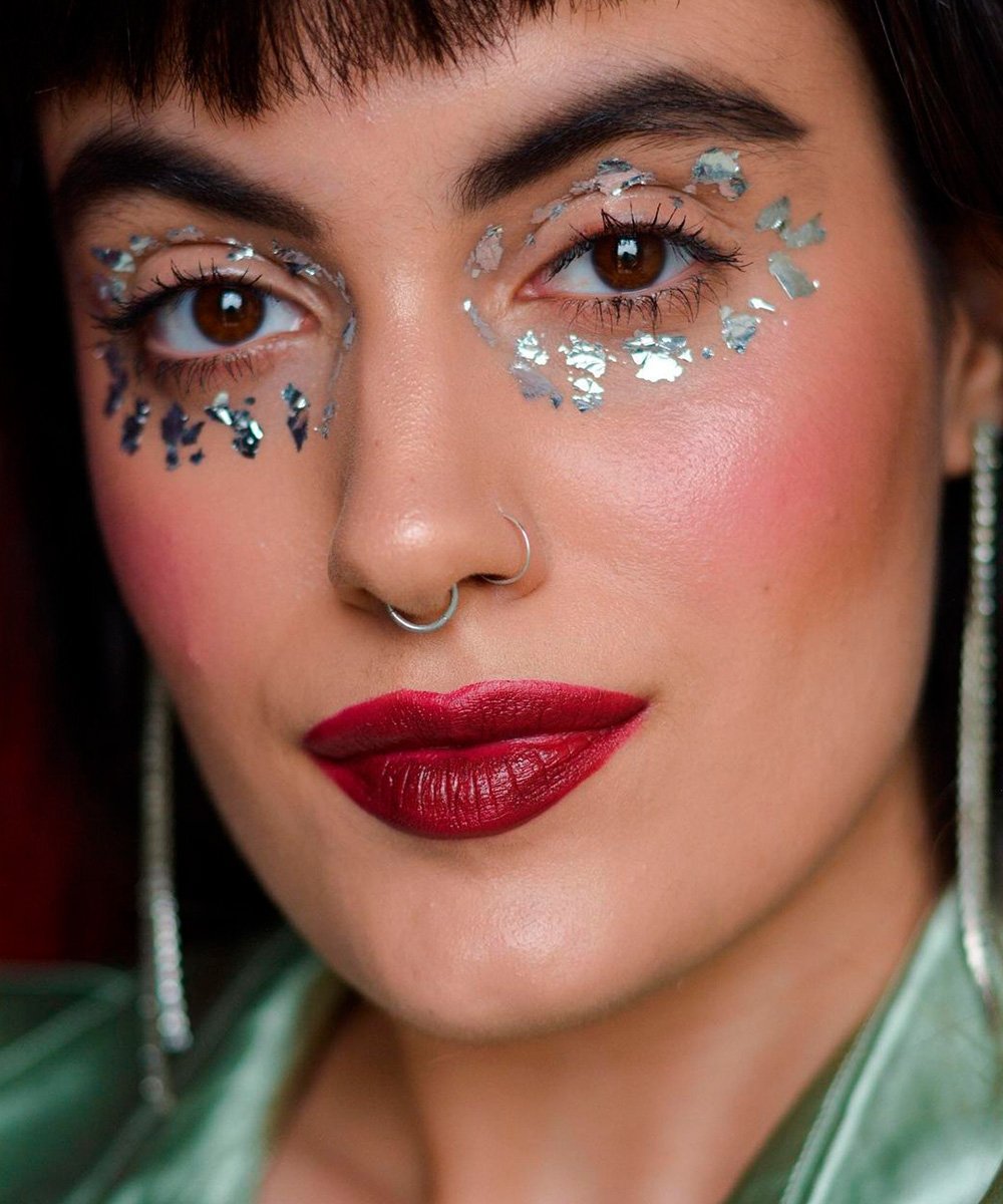 Lorena Parreira - maquiagem-brilho-ouro-carnaval - folha de ouro na maquiagem - verão - brasil - https://stealthelook.com.br