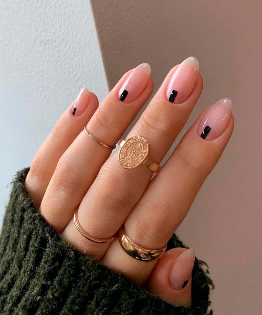 Como pintar as unhas com desenhos minimalistas