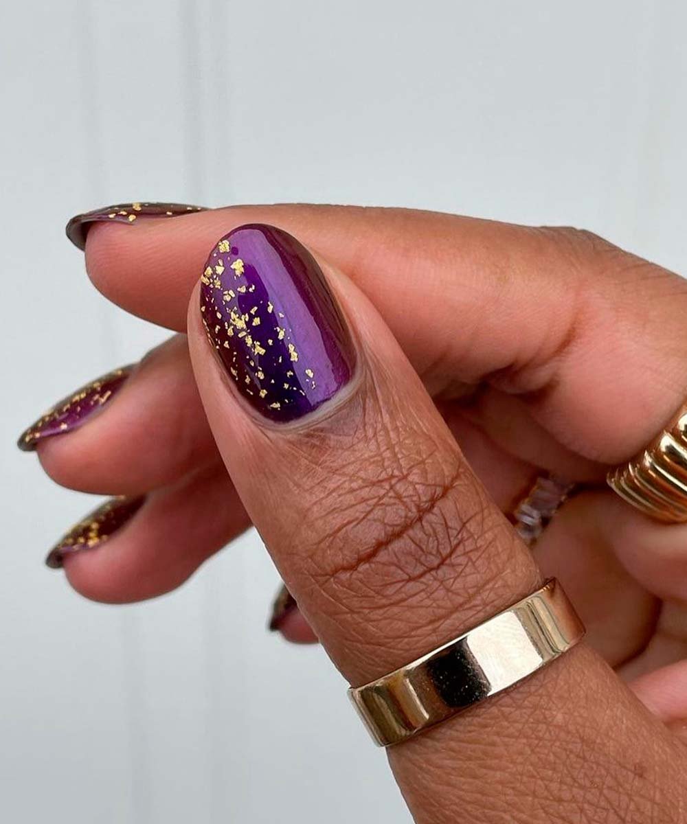 Melanated Mani aka Anna - nail-arts-minimalistas-unhas-manicure-roxo - nail arts minimalistas  - verão - brasil - https://stealthelook.com.br