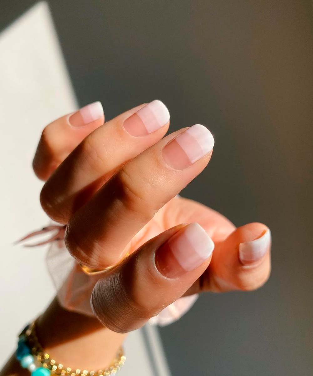 Hang Nguyen - nail-arts-minimalistas-unhas-manicure-branca - minimalist nail arts - summer - brazil - https://stealthelook.com.br