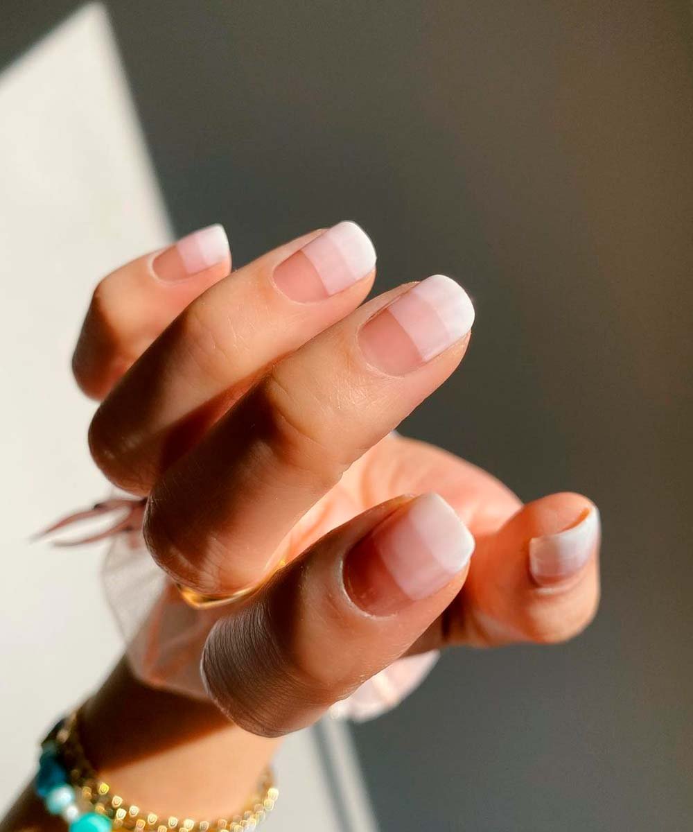 Hang Nguyen - nail-arts-minimalistas-unhas-manicure-branca - nail arts minimalistas  - verão - brasil - https://stealthelook.com.br